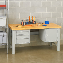 Pracovný stôl s 3 závesnými zásuvkami a skrinkou, s nastaviteľnými nohami, 1700 mm