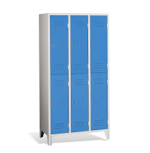 6-dverová šatňová skriňa s krátkymi dverami a nožičkami