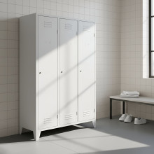 3-dverová šatňová skriňa s prepážkou a nožičkami