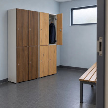 4-dverová drevená šatníková skriňa s krátkymi dverami, na klzákoch