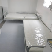 Skladacie kovové postele sú ideálnou voľbou do nemocníc, internátov, hostelov a iných zariadení.