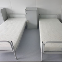 Skladacia kovová posteľ 2000/900