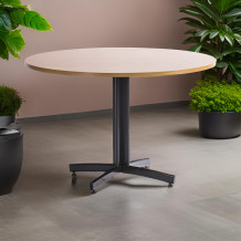 Okrúhly jedálenský stôl s laminátovou doskou a priemerom 110cm.