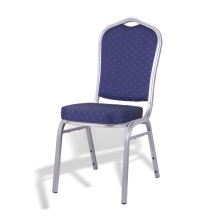Konferenčná čalúnená stolička modrej farby.