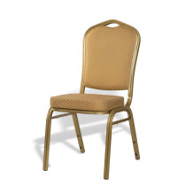 Konferenčná stolička s hnedým čalúnením a zlatým rámom.