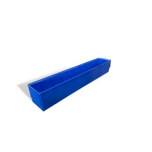 Dlhý plastový box určený na triedenie - modrej farby.