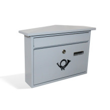 Poštová schránka so strieškou v sivej farbe.
