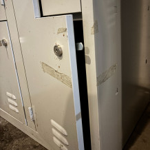 4-dverová šatníková skriňa s dverami typu Z - použitá