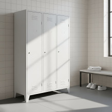 3-dverová šatňová skriňa s prepážkou a nožičkami